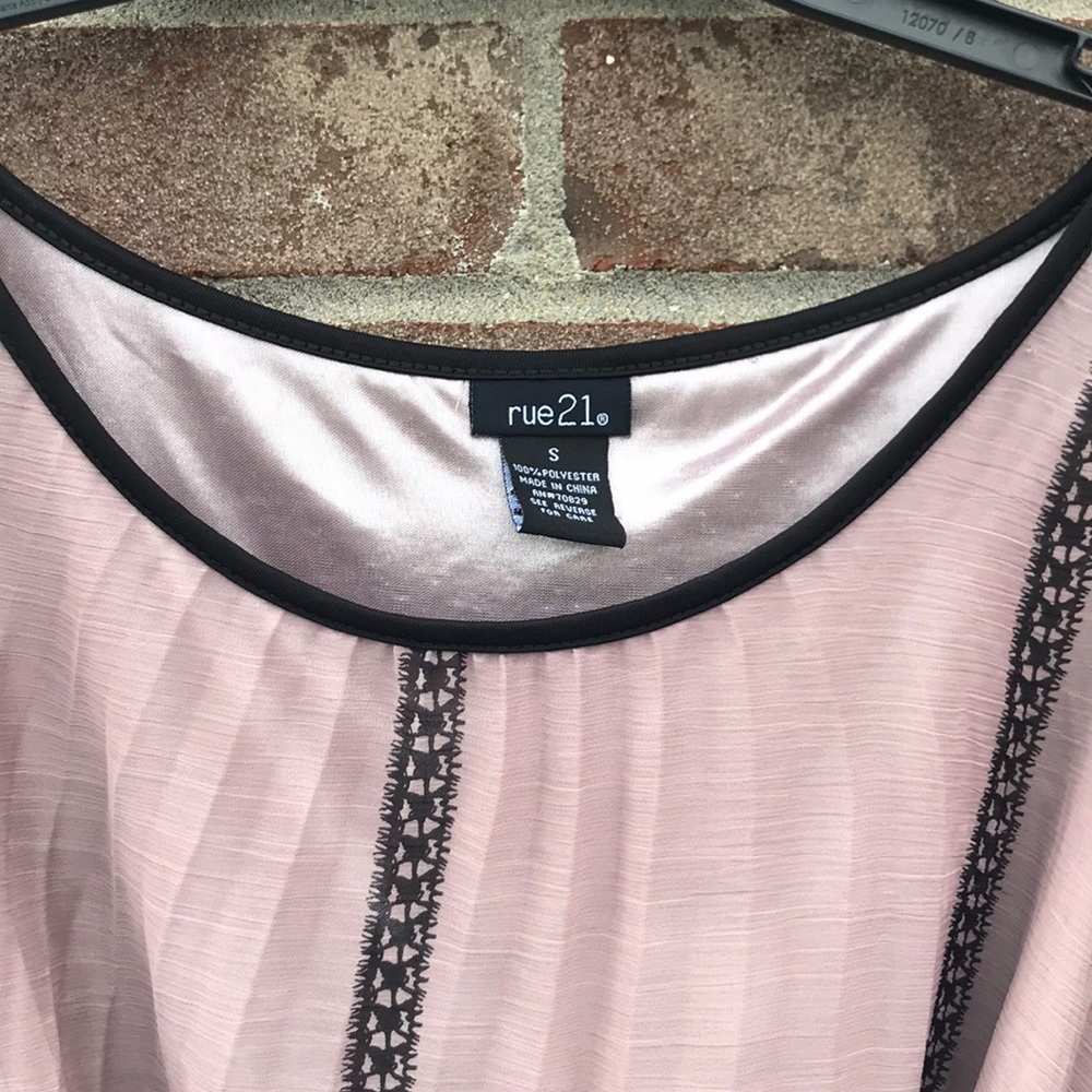 ❎DONATED❎ Rue21 Pleated Lacy Printed Tunic - Picture 6 of 7